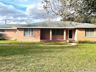 3232 Fm 797, Skidmore, TX 78389