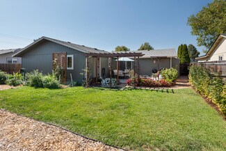 1442 SW 28th St, Redmond, OR 97756