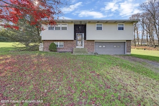 446 Maple Grove Rd, Moscow, PA 18444