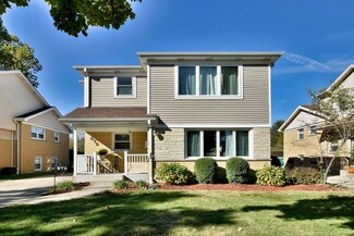 972 S Hawthorne Ave, Elmhurst, IL 60126