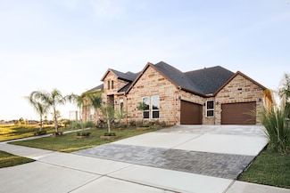 606 Appia Dr, Kemah, TX 77565