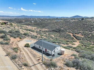 9285 E Wolf Rd, Dewey, AZ 86327