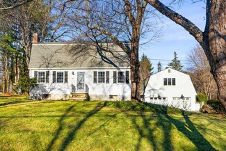 4 King George Dr, Londonderry, NH 03053