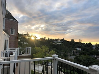 1935 Nautilus St, La Jolla, CA 92037