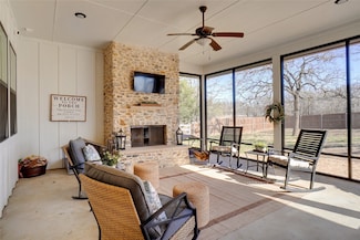 200 Grace Ct, Weatherford, TX 76088