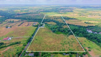14285 Luckey Rd, Atascosa, TX 78002