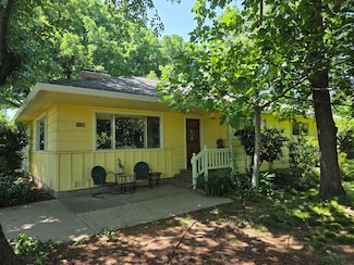 8198 Green Acres Ln, Redding, CA 96002