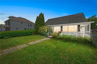 17 Pond St, Westerly, RI 02891