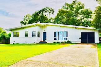104 Woodland Cir, Troy, AL 36081