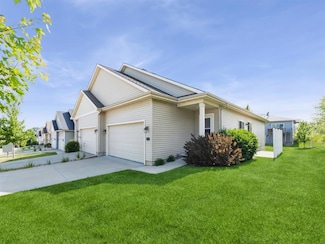 725 Dogwood Ln, Norwalk, IA 50211