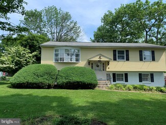 94 Sunset Dr, New Hope, PA 18938
