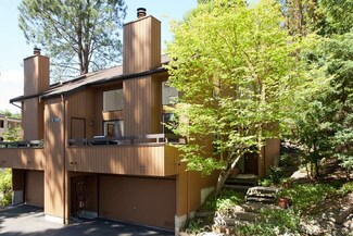 10902 NE 37th Place Unit 2, Bellevue, WA 98004