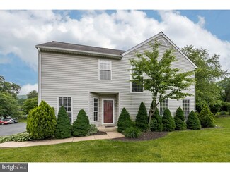 117 Village Dr, Schwenksville, PA 19473