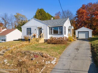 21 Heath St, Corinth, NY 12822