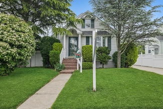 14 Harwich Rd, East Rockaway, NY 11518