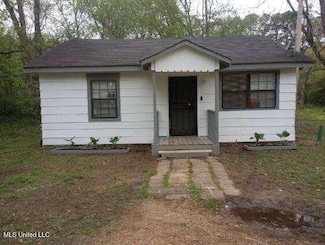 219 West St, Batesville, MS 38606