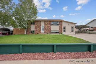813 Cottonwood Dr, Cheyenne, WY 82001