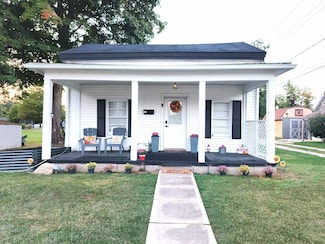 265 W 4th St, Constantine, MI 49042