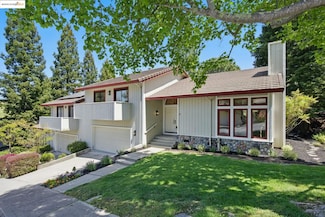 17 Via Barcelona, Moraga, CA 94556