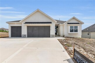 22105 W 80th Terrace, Lenexa, KS 66220