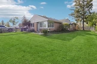 2104 S River Rd, Des Plaines, IL 60018