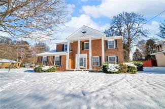 586 Fairwood Dr, Tallmadge, OH 44278