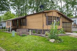 335 Ashwood Dr, Elyria, OH 44035