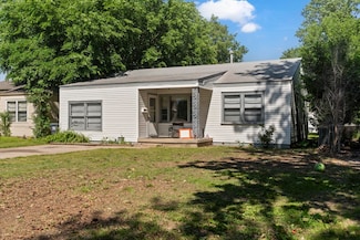 2016 S Spruce St, Wichita, KS 67211
