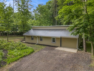 6490 Island Lake Rd, Holland, MI 49423
