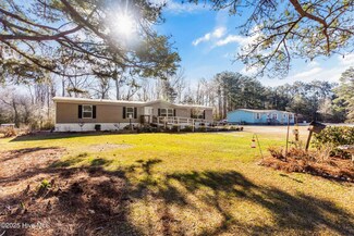 2274 New Rd, Burgaw, NC 28425