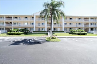10686 Gulf Shore Dr Unit 302, Naples, FL 34108