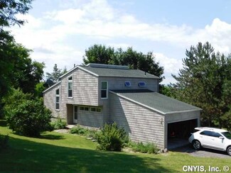 24 Hillview Dr, Union Springs, NY 13160