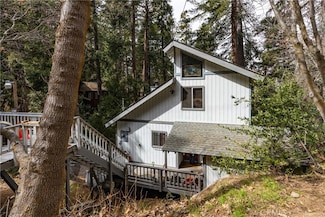 24036 Lakeview Dr, Crestline, CA 92325