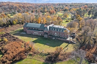 1 Lattingtown Rd, Glen Cove, NY 11542