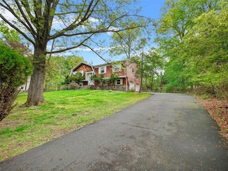 4 Karow Ct, Monsey, NY 10952