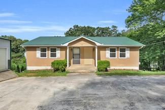 13 Travis Rd, Rossville, GA 30741