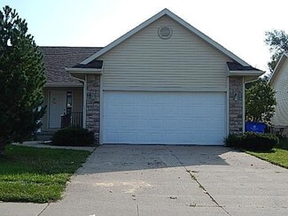 2445 Tracy Ave, van Meter, IA 50261