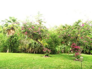 357 Robin Hood Cir Unit 102, Naples, FL 34104