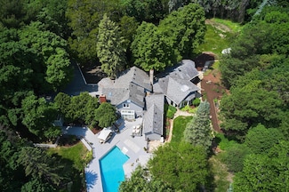 3865 Hillcrest Rd, Wayzata, MN 55391