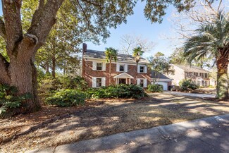 210 Lakeview Dr, Summerville, SC 29485