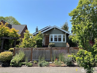 5521 34th Ave NE, Seattle, WA 98105