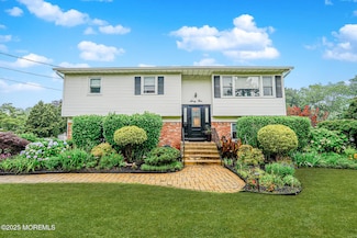 65 Warren Place, Middletown, NJ 07748