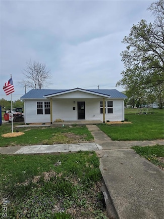 502 E State St, Vandalia, MO 63382
