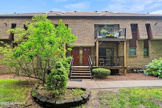 13 Ginger Ct, Eatontown, NJ 07724