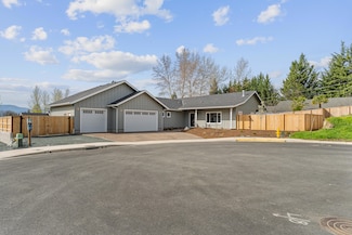 112 NW Crest Dr, Grants Pass, OR 97526