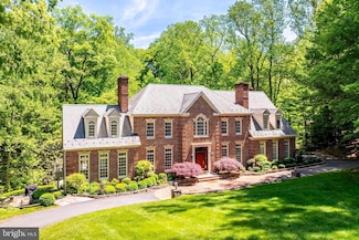 10112 High Hill Ct, Great Falls, VA 22066