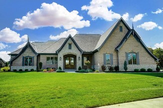6327 Castlebridge Ln, Cincinnati, OH 45233