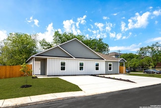 509 Hudson St, Seguin, TX 78155