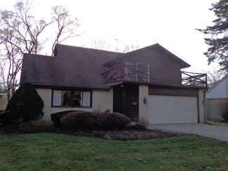 1518 W State St, Geneva, IL 60134