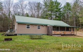 220 Gillens Rd, Mill Hall, PA 17751